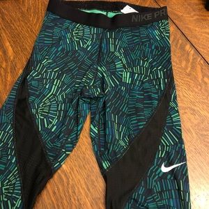 Nike Pro Cropped Leggings Size Medium